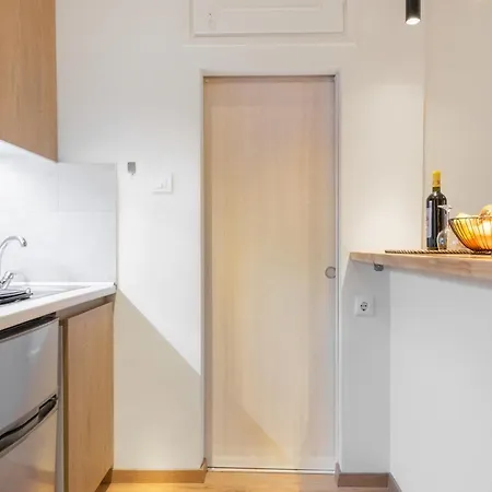 Delmare Nest Apartman *